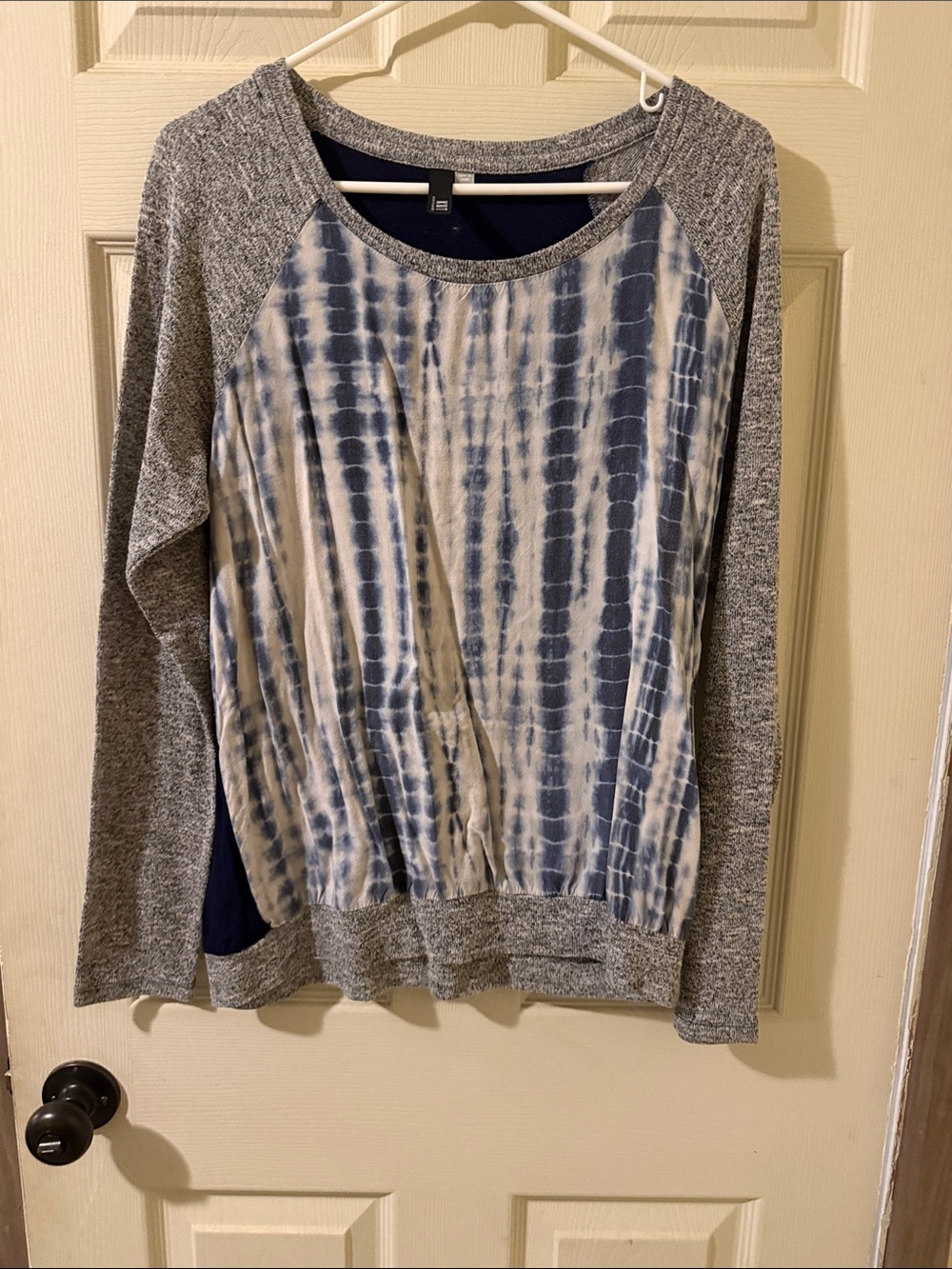 Kut from the Kloth Blue Tie-Dye Front Raglan Sweatshirt with Gray Sleeves